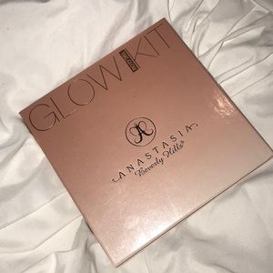 Anastasia Beverly Hills “That Glow” Kit